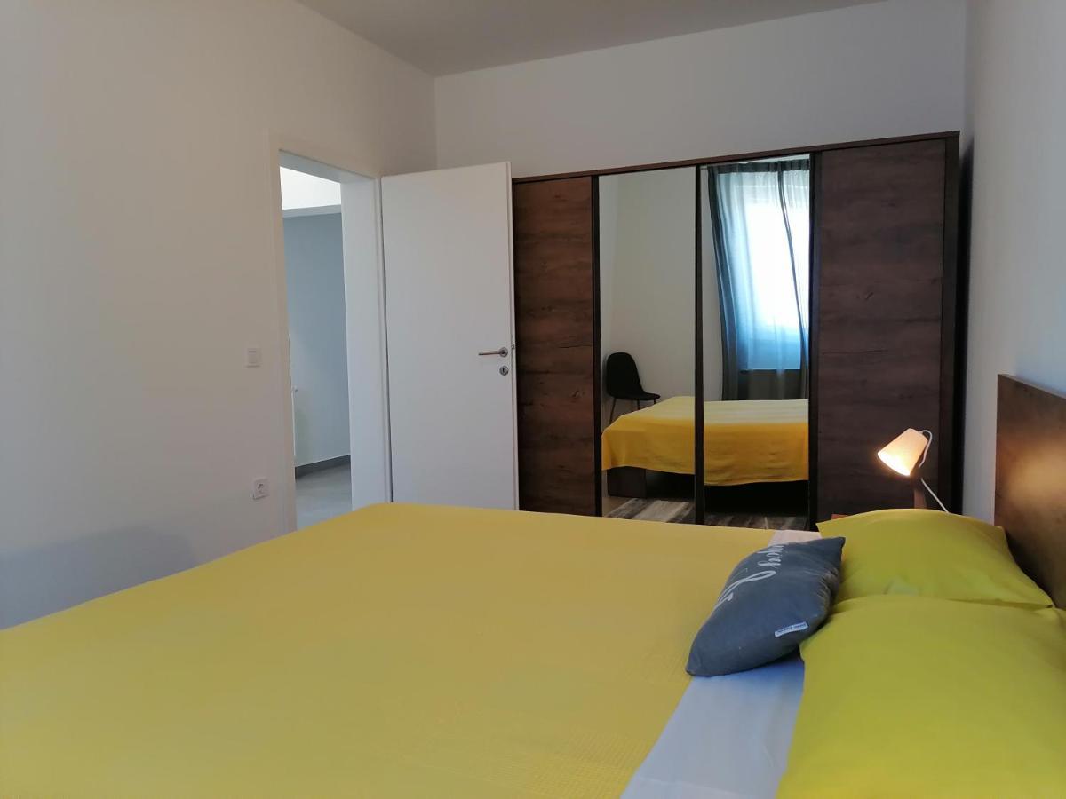 Holiday Apartment Dunja Pula Exterior photo